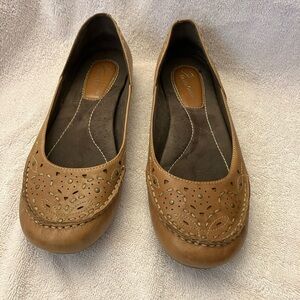 Earth Origins Tooled Leather Ballet Flats Tan 9.5M